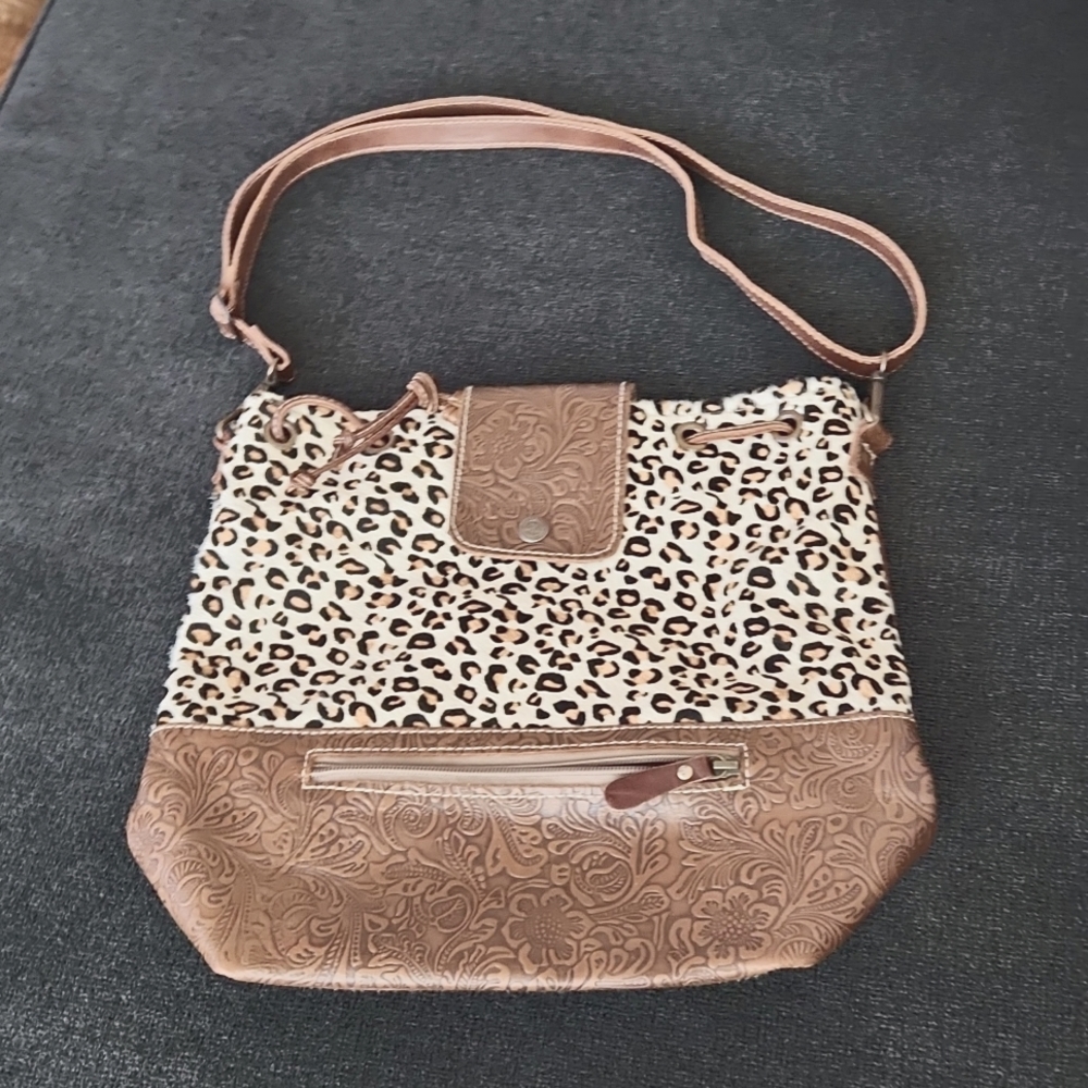 Myra  cheetah print bucket bag